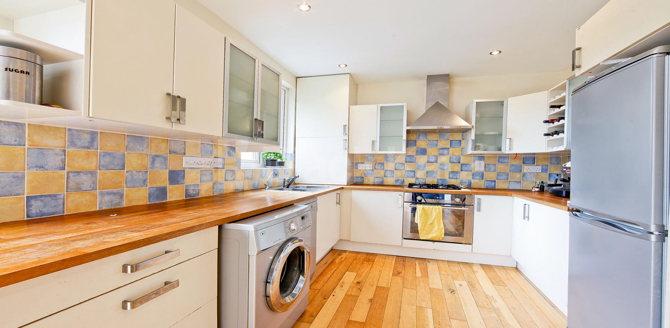 			LET , 4 Bedroom, 1 bath, 1 reception Terraced House			 Merton Road, East Putney/Wandsworth 